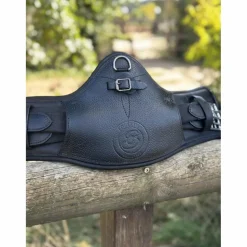 Selle Forestier Aachen 17” 2A – Noir toute veau (2022) + sangle + étrivières