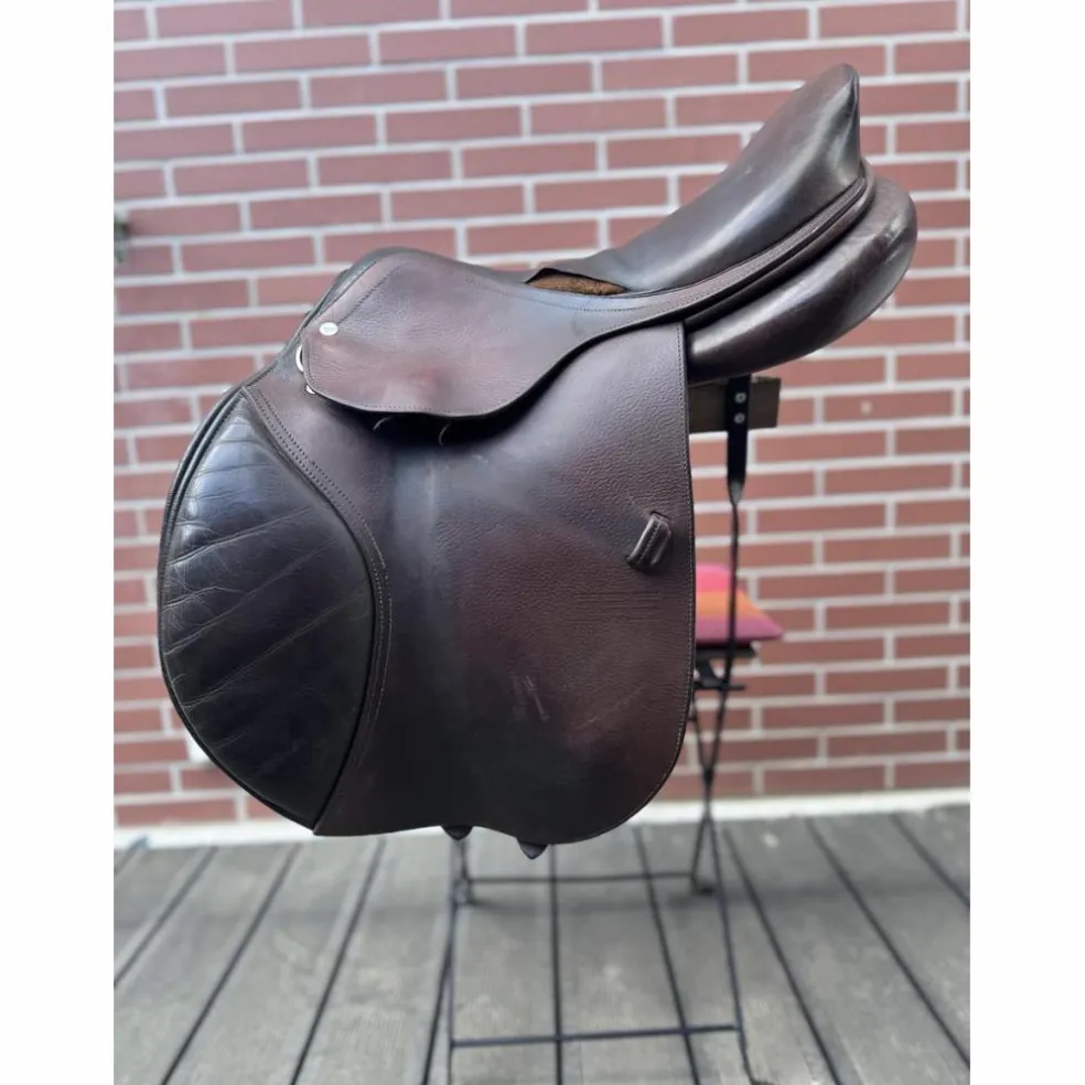 Selle GBS marron taille 17