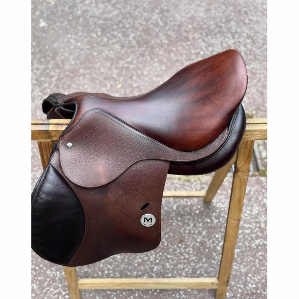 Selle meyer modèle Marianne acte 2/ Taille 17,5 pouces/ Année 2023