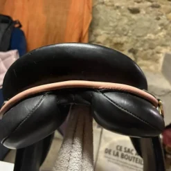 Selle mixte JMR 16,5” cuir noir – très bon état