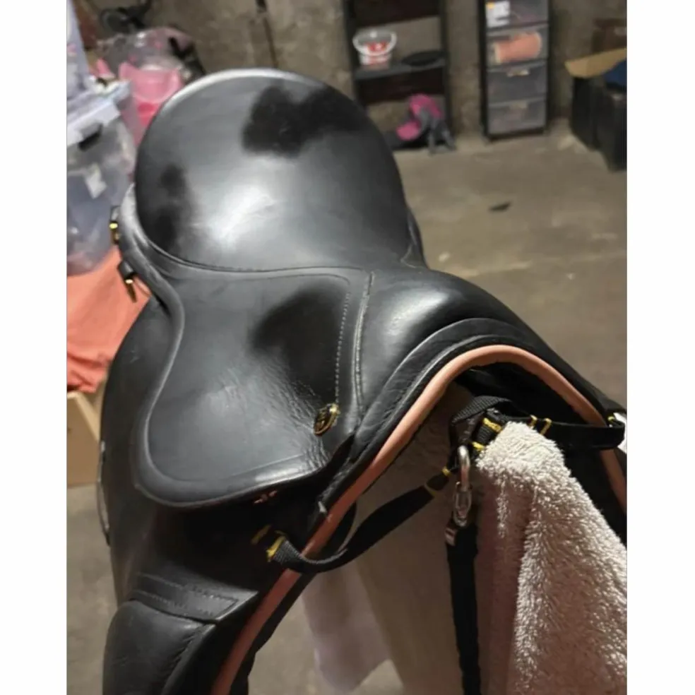 Selle mixte JMR 16,5” cuir noir – très bon état