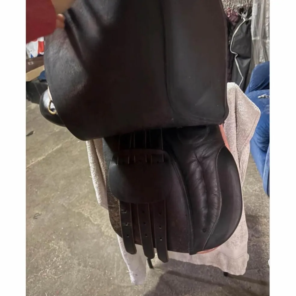 Selle mixte JMR 16,5” cuir noir – très bon état