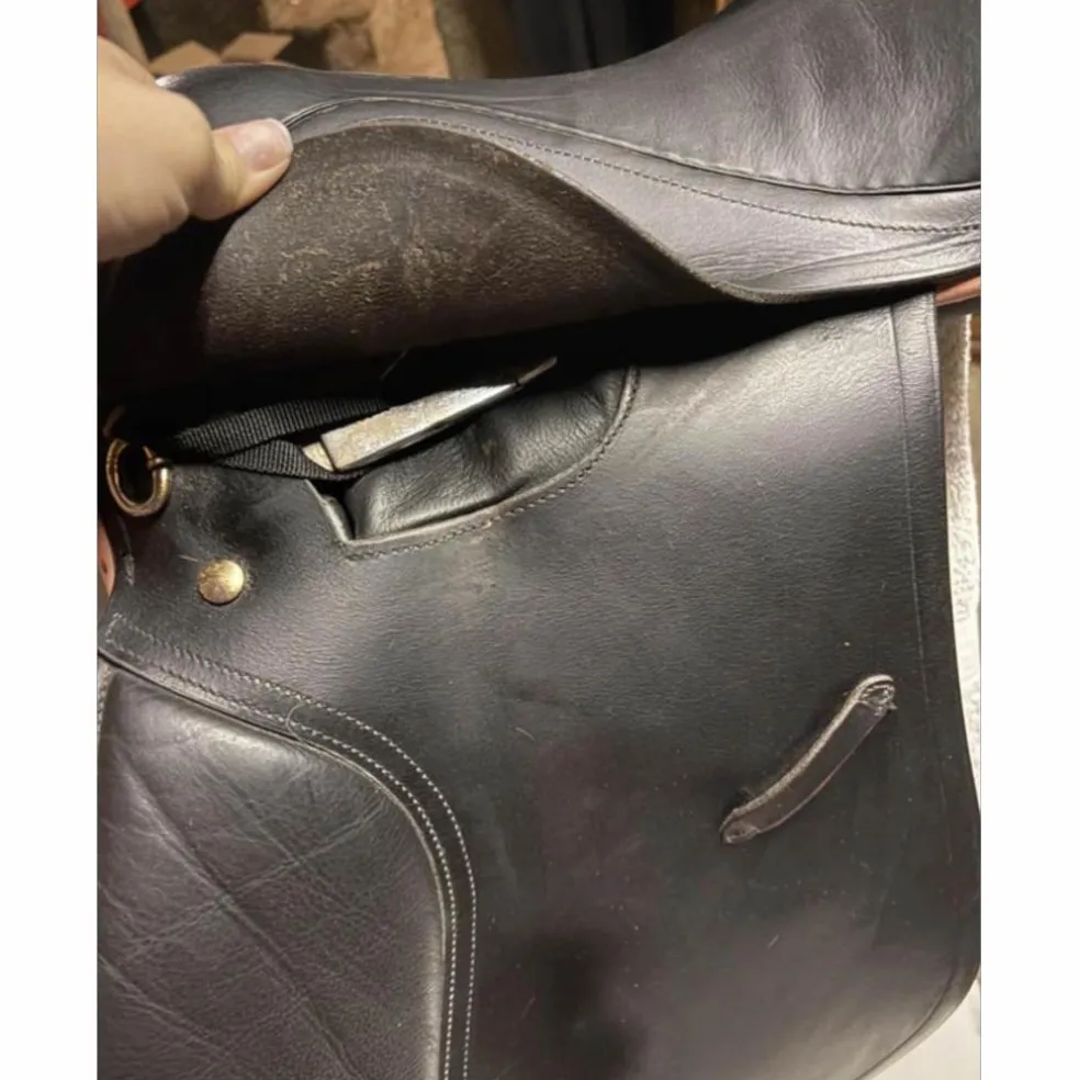 Selle mixte JMR 16,5” cuir noir – très bon état