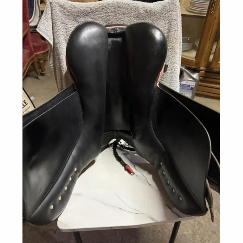 Selle mixte JMR 16,5” cuir noir – très bon état
