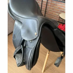 Selle mixte Pessoa 17,5 pouces noir
