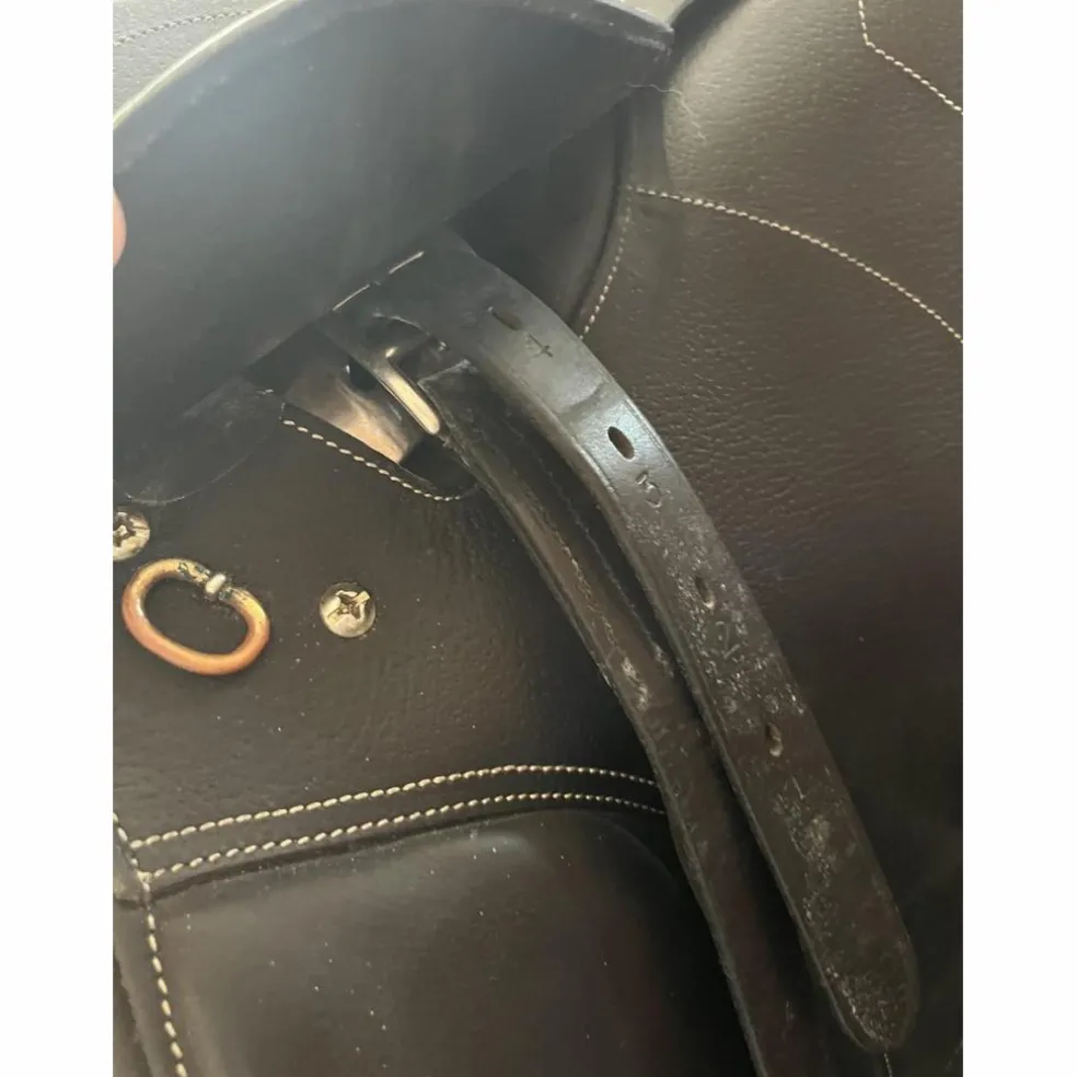 Selle mixte Pessoa 17,5 pouces noir