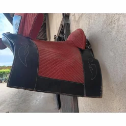 Selle Portugaise rouge et noir en bon etat