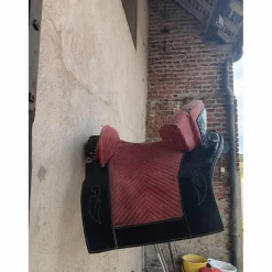Selle Portugaise rouge et noir en bon etat