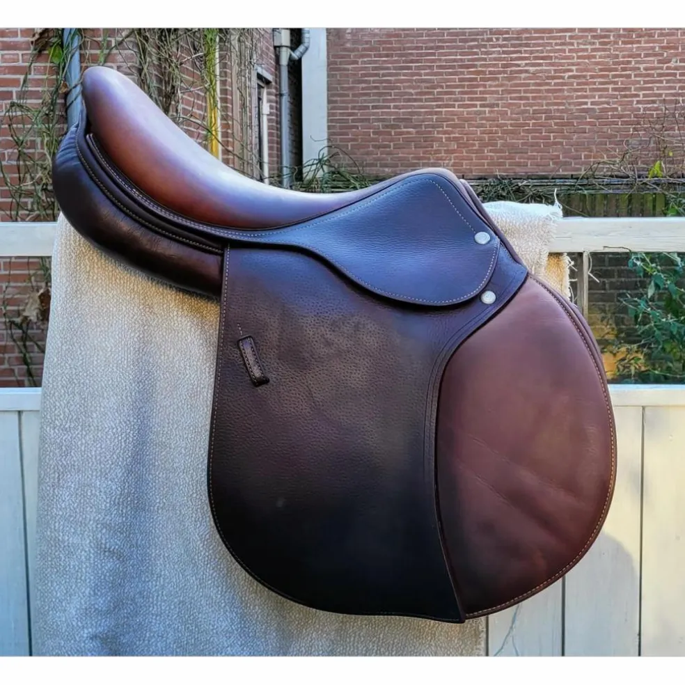 Selle Renaissance modèle M — État excellent, matelassures laine ajustable