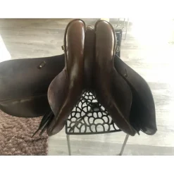 Selle ronzon Island avec son couvre selle en mouton véritable