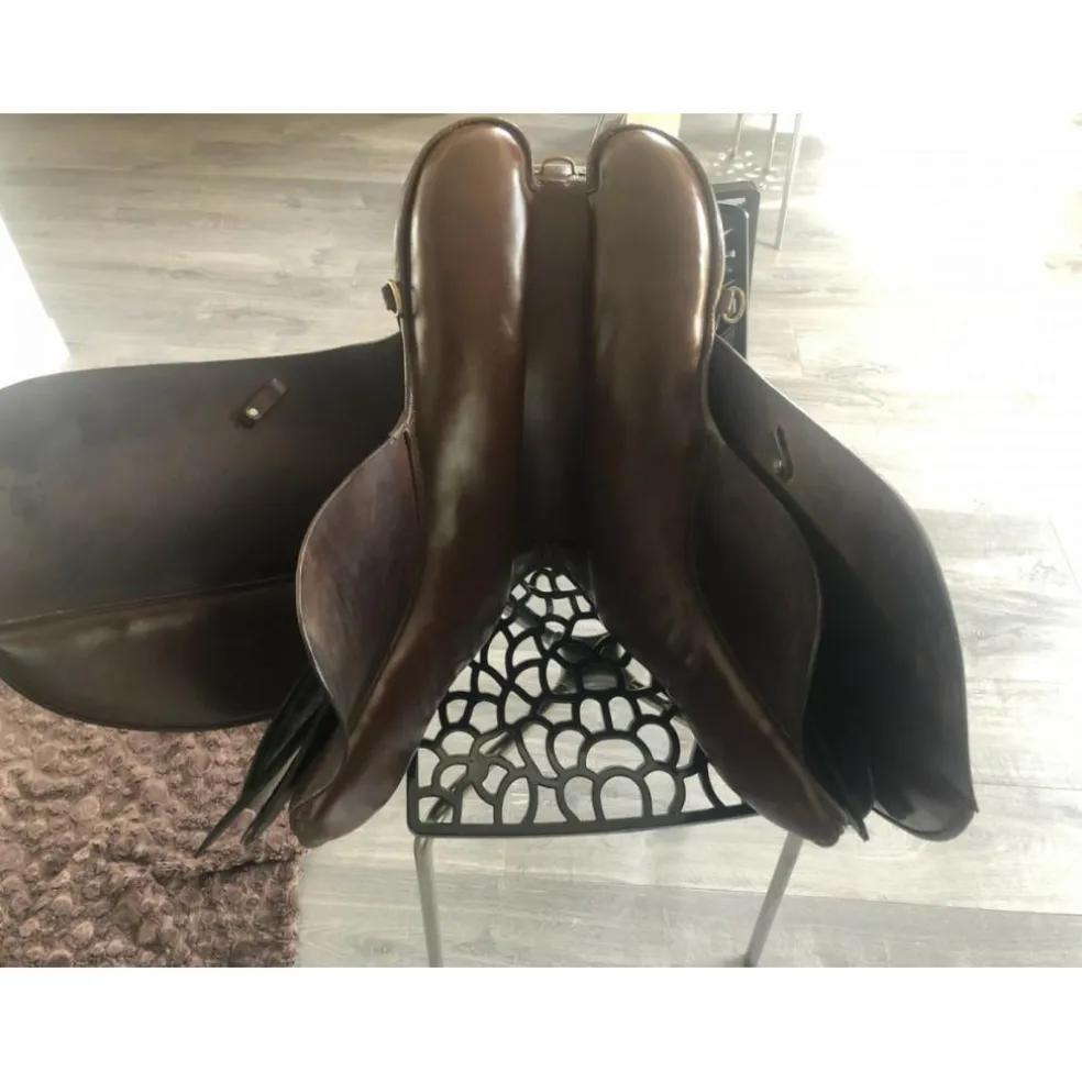 Selle ronzon Island avec son couvre selle en mouton véritable