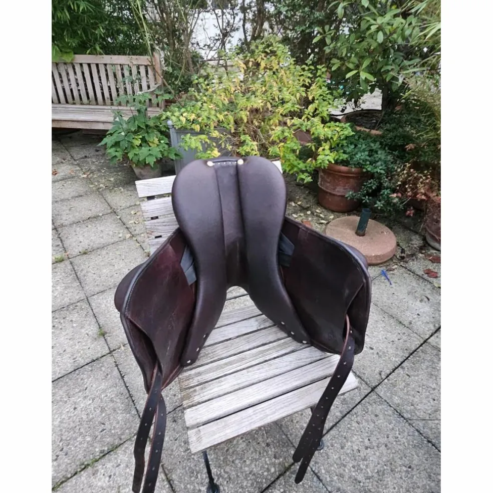 Selle RS Line Monoquartier marron 17.5