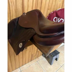 selle semi plate MEYER 2023 TAILLE 17 EN PARFAIT ÉTAT