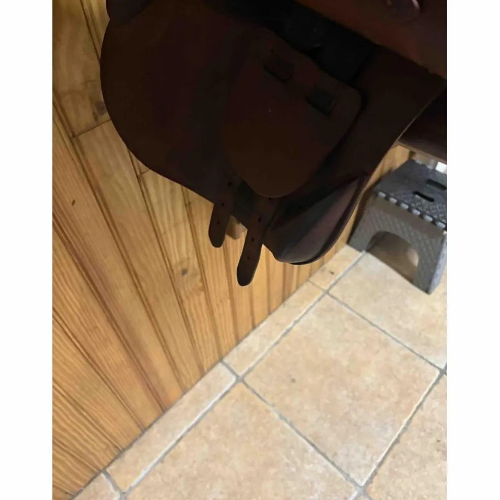 selle semi plate MEYER 2023 TAILLE 17 EN PARFAIT ÉTAT