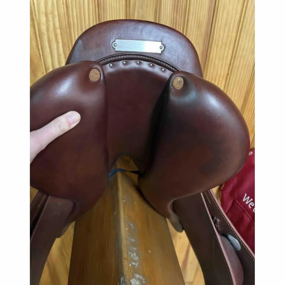 selle semi plate MEYER 2023 TAILLE 17 EN PARFAIT ÉTAT