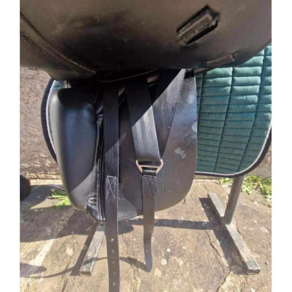 Selle Stübben noire modèle Virginia taille 18 pouces