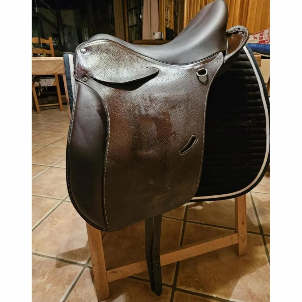 Selle TREC de marque Forestier.