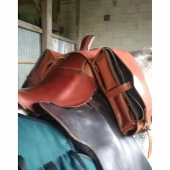 Selle western de randonnée et sacoches