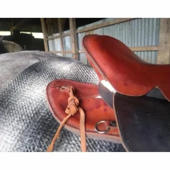 Selle western de randonnée et sacoches