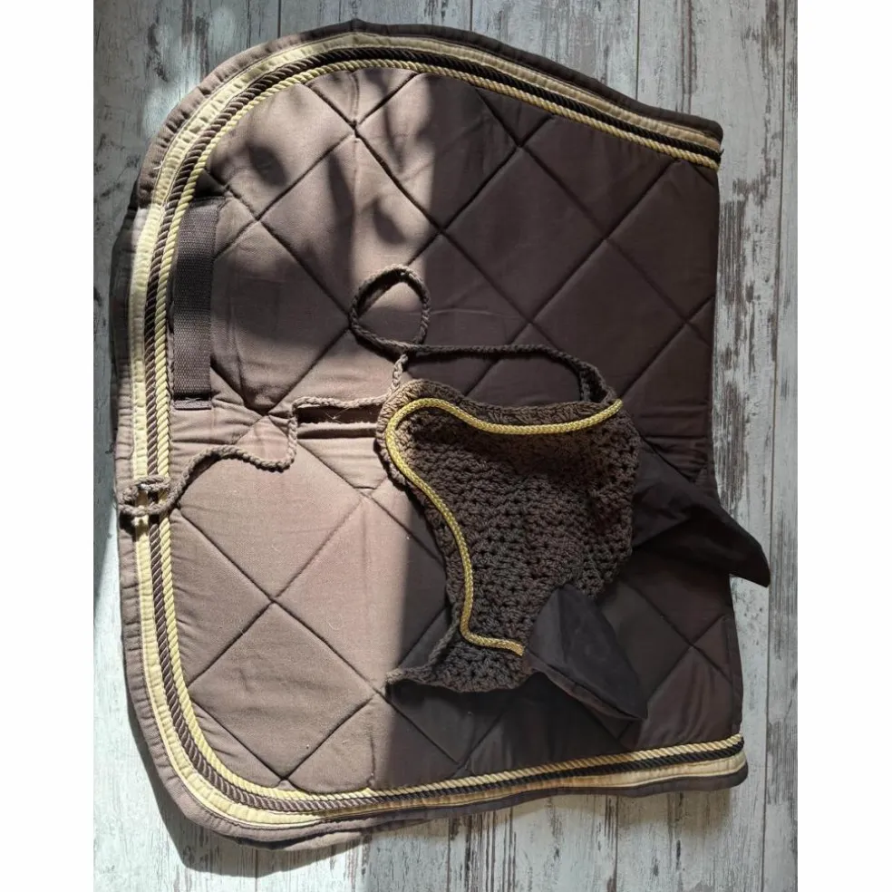 tapis + bonnet marron et liseré