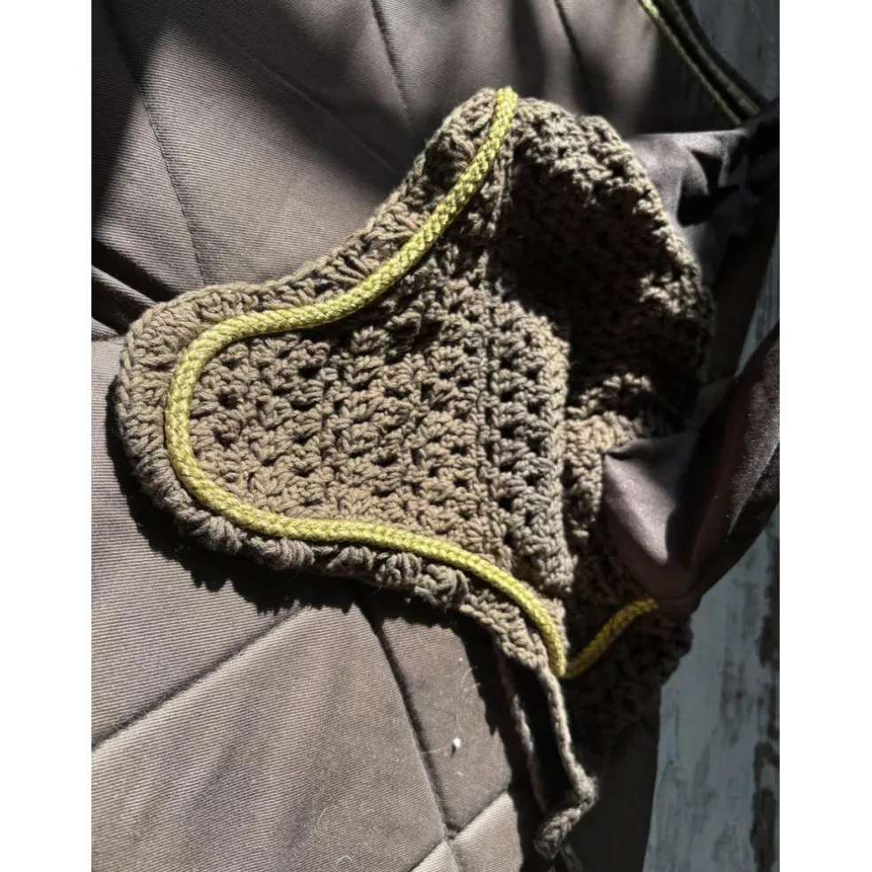 tapis + bonnet marron et liseré