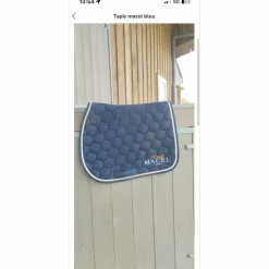 Tapis bleu