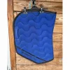 Tapis bleu rois coupé