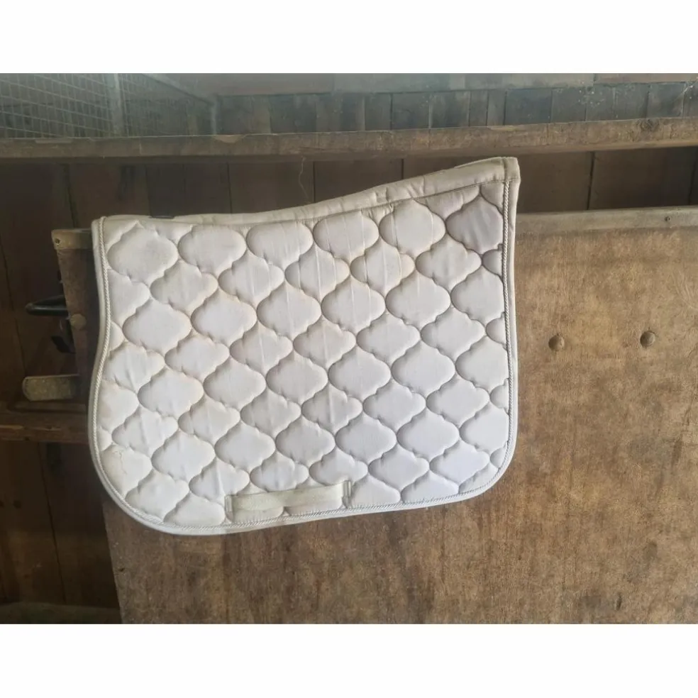 Tapis bonnet bandes blanc