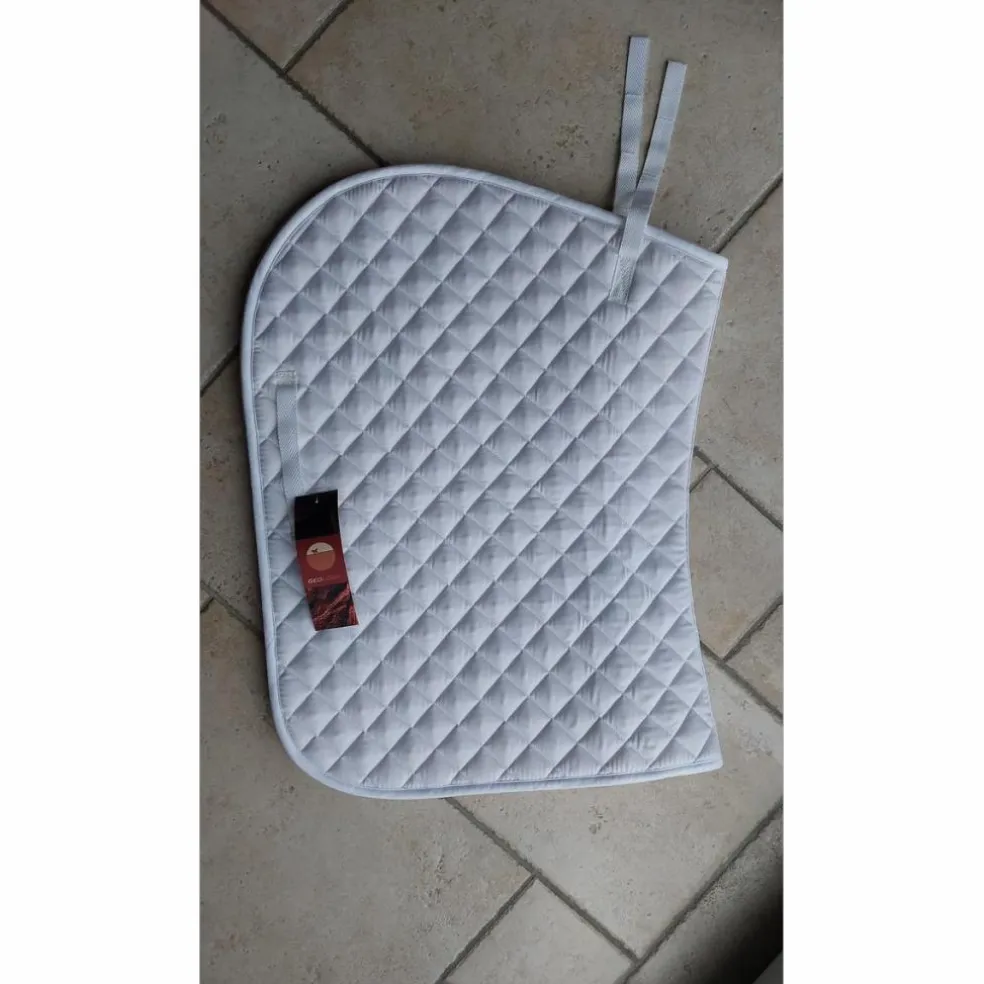 Tapis de selle blanc neuf