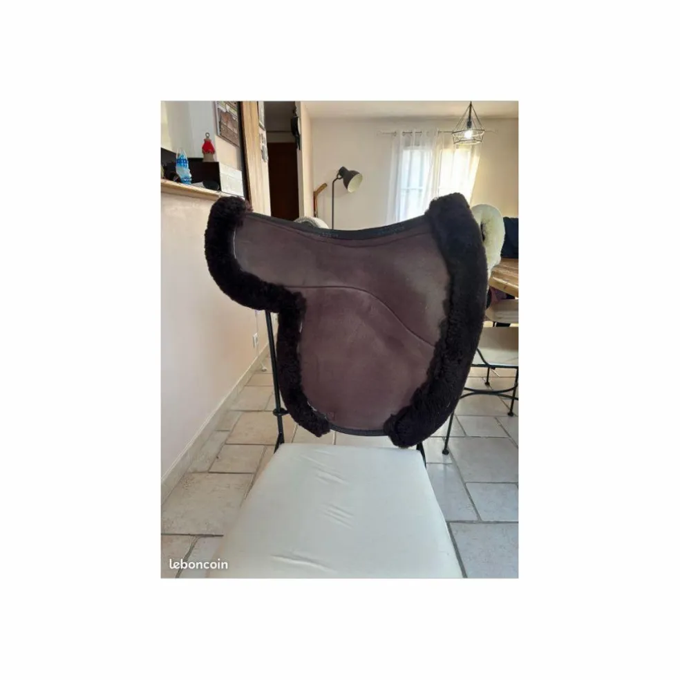 Tapis de selle forme de selle grip Lemieux x Acavallo