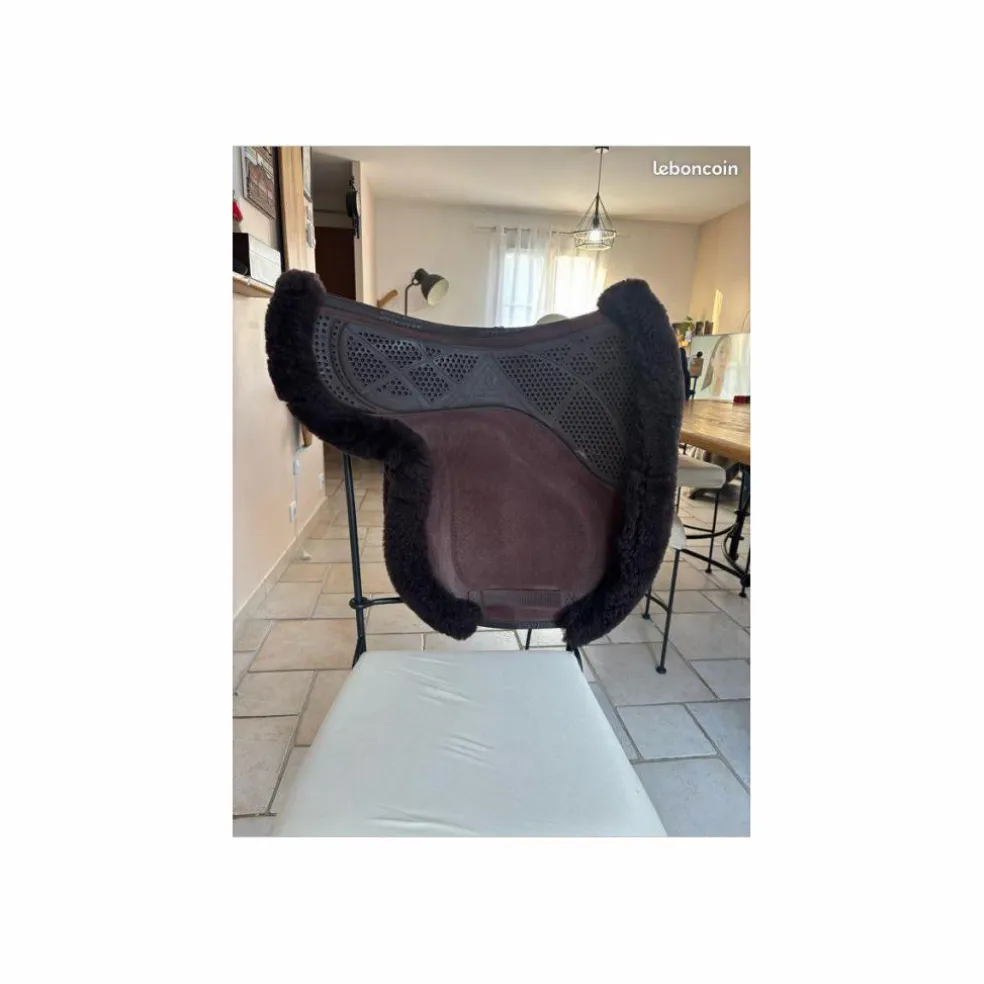 Tapis de selle forme de selle grip Lemieux x Acavallo