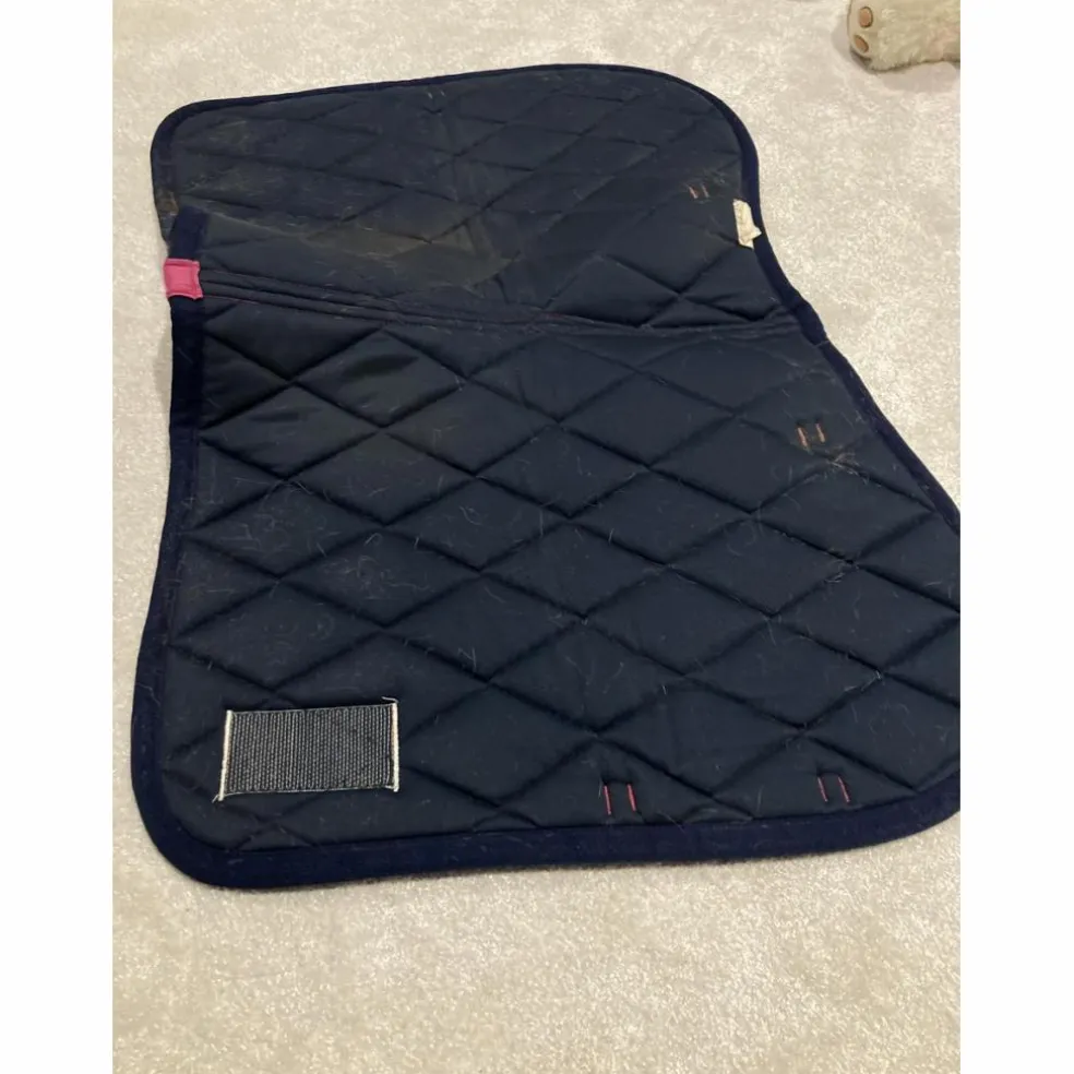 Tapis de selle LAMICELL rose avec bonnet et amortisseur FOUGANZA assorti