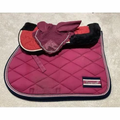 Tapis de selle LAMICELL rose avec bonnet et amortisseur FOUGANZA assorti