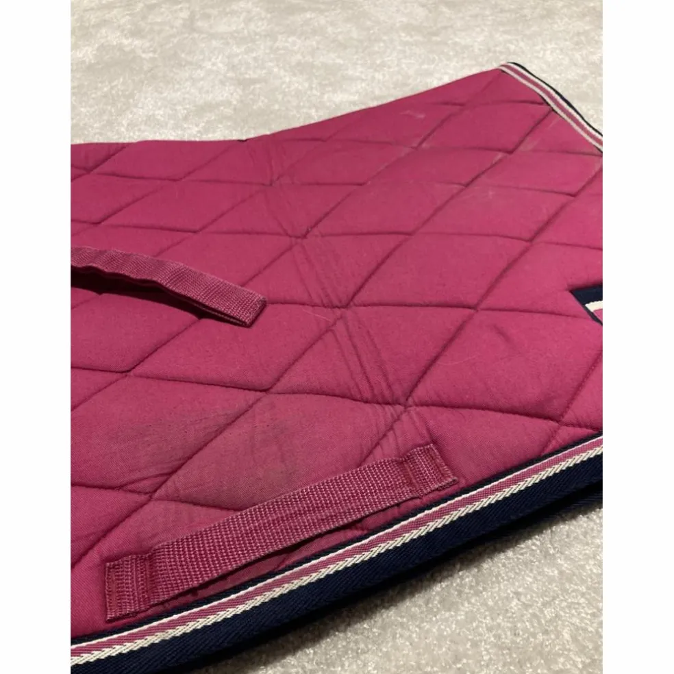 Tapis de selle LAMICELL rose avec bonnet et amortisseur FOUGANZA assorti