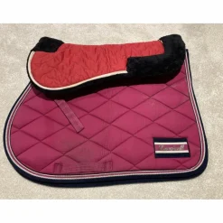 Tapis de selle LAMICELL rose avec bonnet et amortisseur FOUGANZA assorti