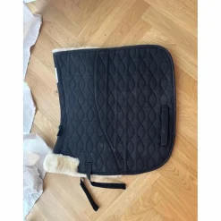 Tapis dressage doublé mouton