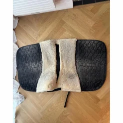 Tapis dressage doublé mouton