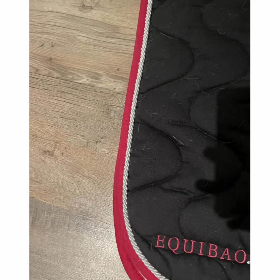 tapis equibao noir et rose