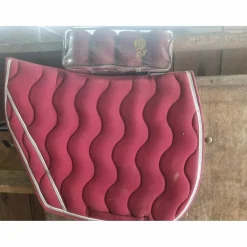 Tapis et bandes bordeaux