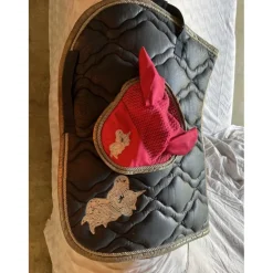 Tapis et bonnet poney
