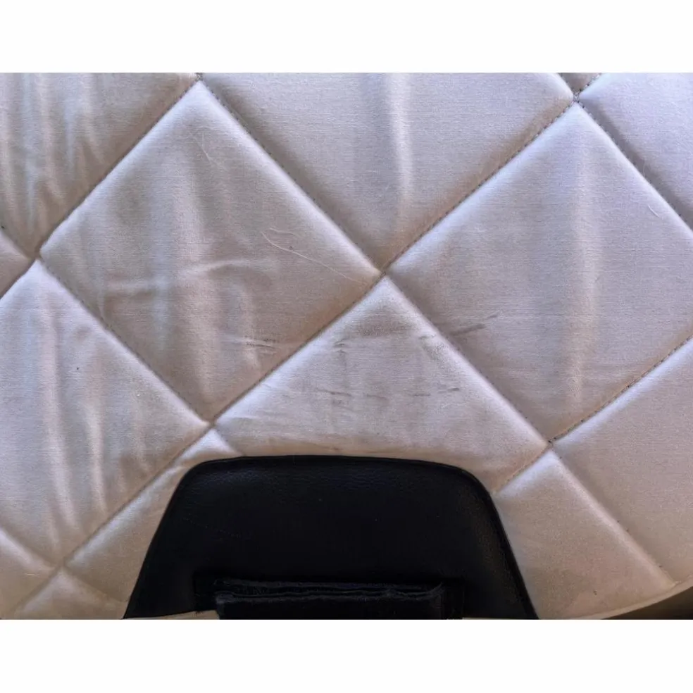 Tapis et bonnet WOW store blanc