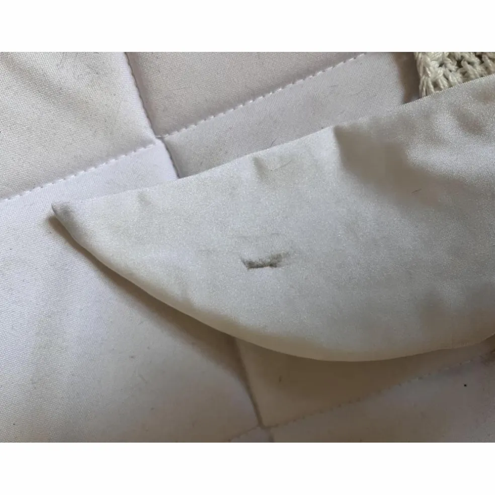 Tapis et bonnet WOW store blanc