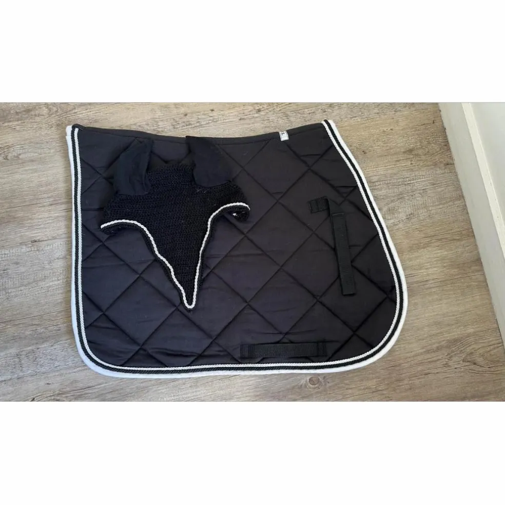 tapis HFI noir et blanc