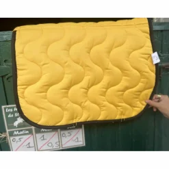 Tapis jaune équitheme