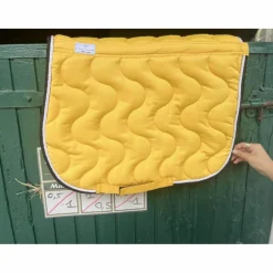 Tapis jaune équitheme