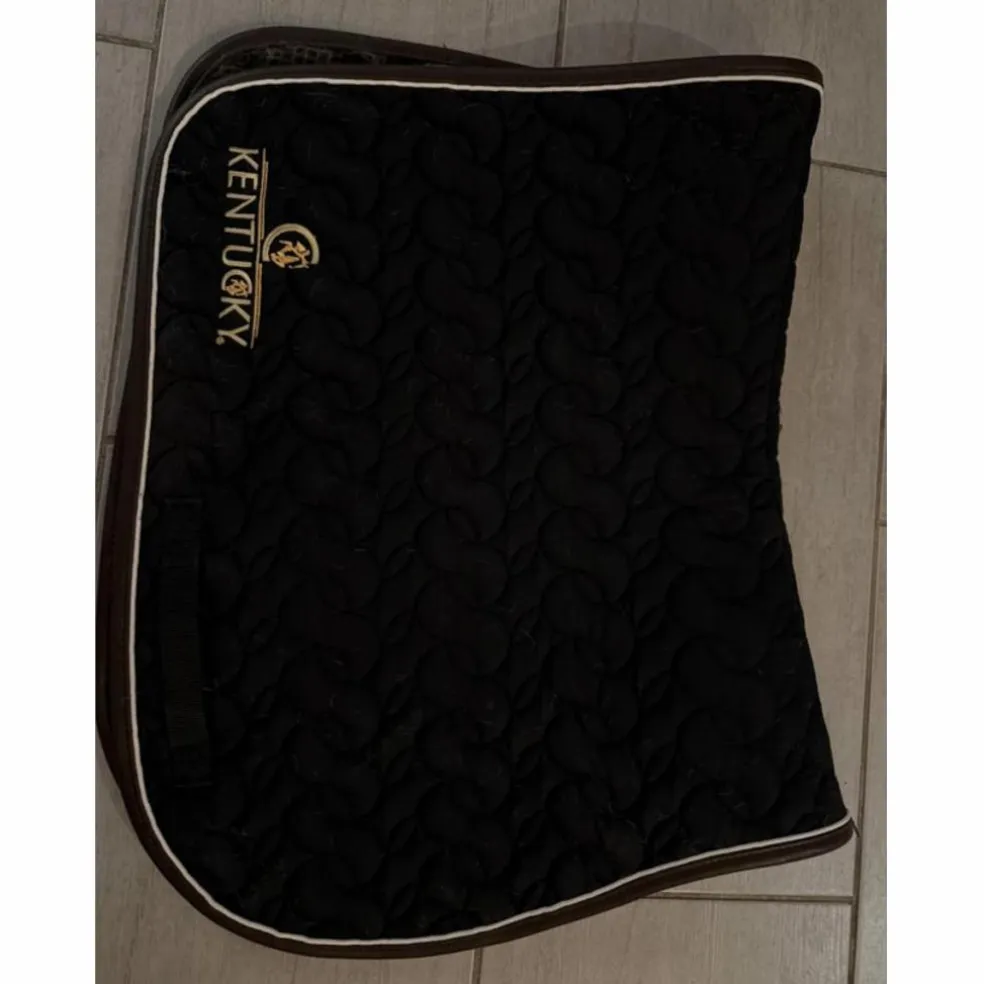 Tapis kentucky noir avec logo
