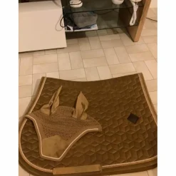 tapis Kentucky velvet moutarde+bonnet moutarde