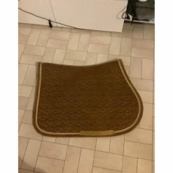 tapis Kentucky velvet moutarde+bonnet moutarde