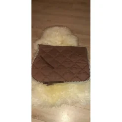 Tapis marron équithème