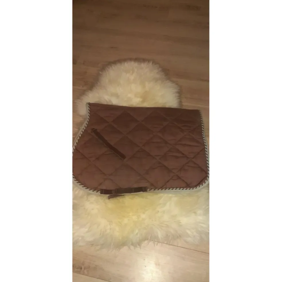 Tapis marron équithème